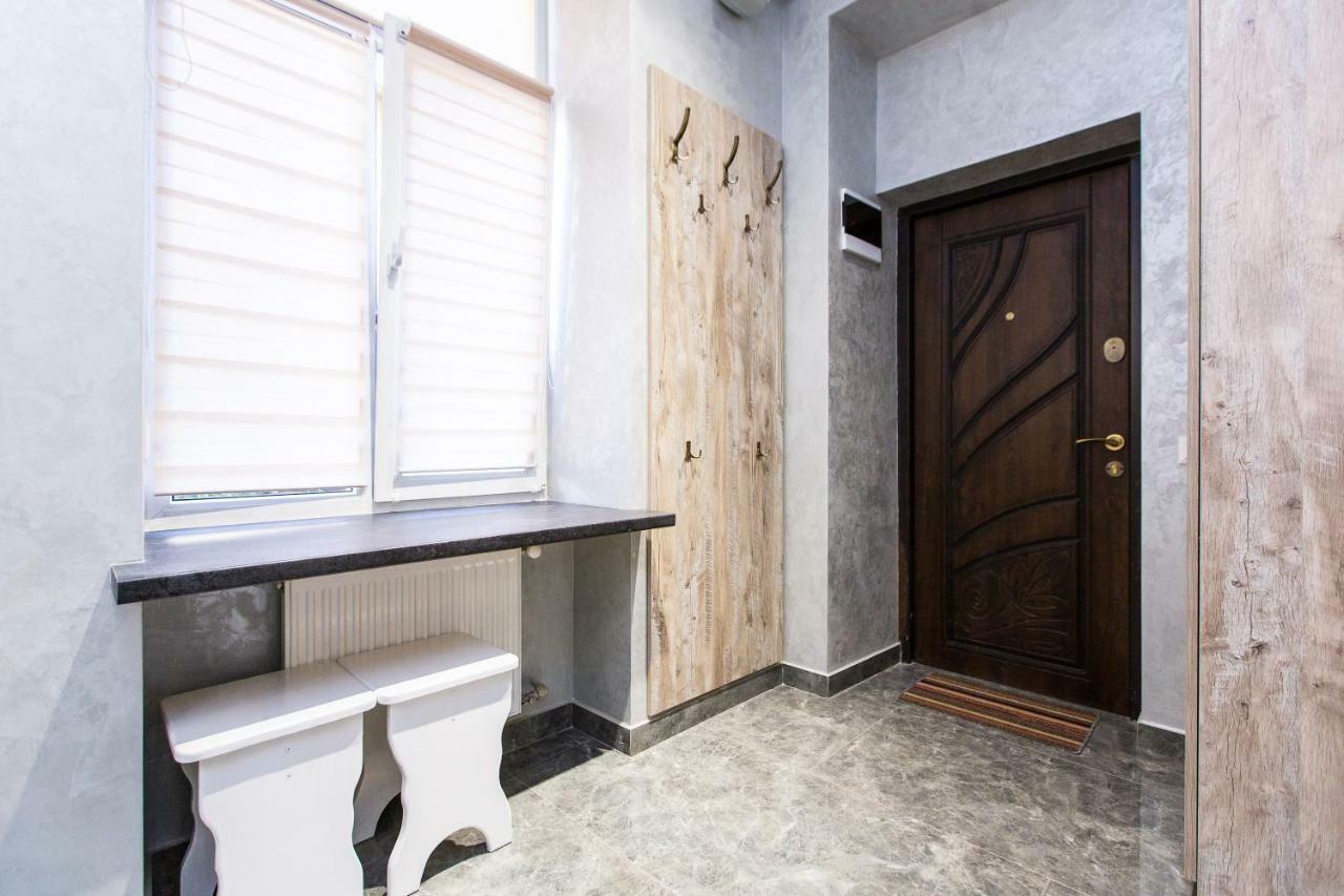 Дизайнерська Віп Квартира По Вулиці Куліша 14 リヴィウ エクステリア 写真